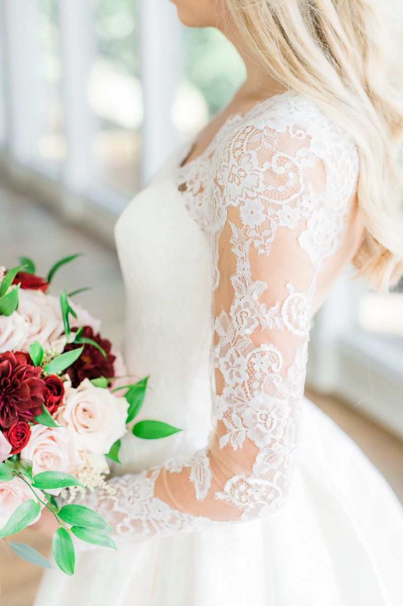lace sleeve on wedding dress