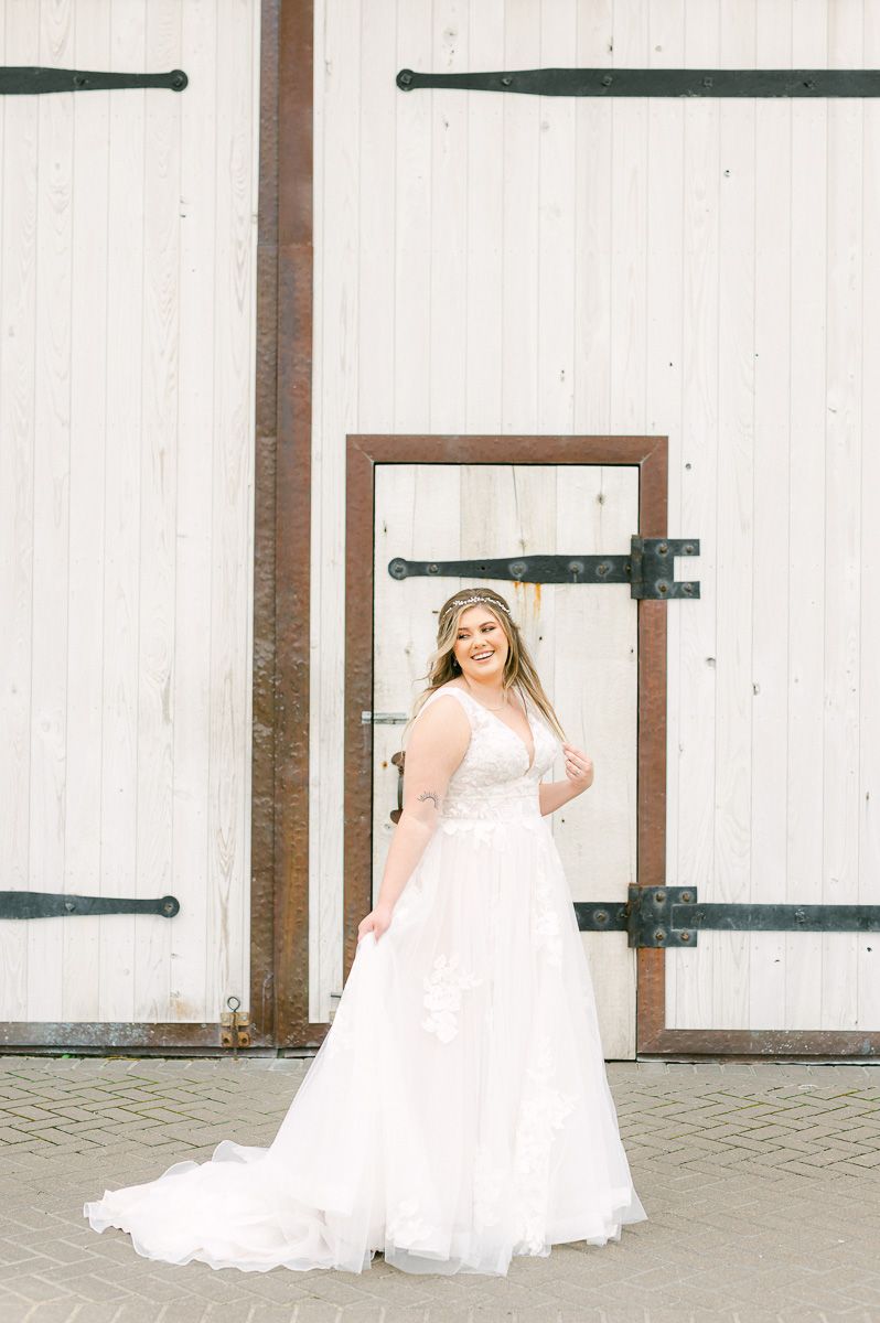 bride posing during Katy, Tx bridals