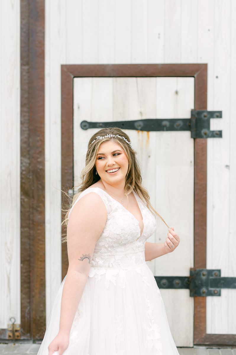 bride posing during Katy, Tx bridals