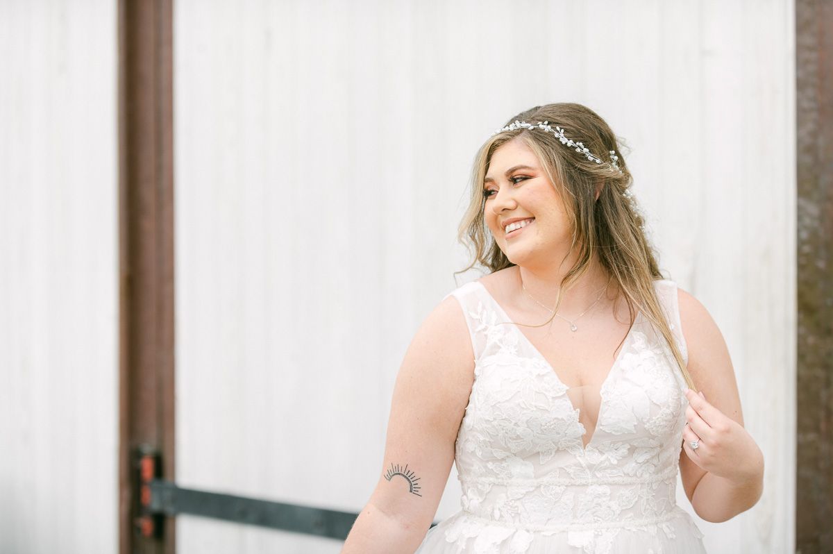 bride posing during Katy, Tx bridals