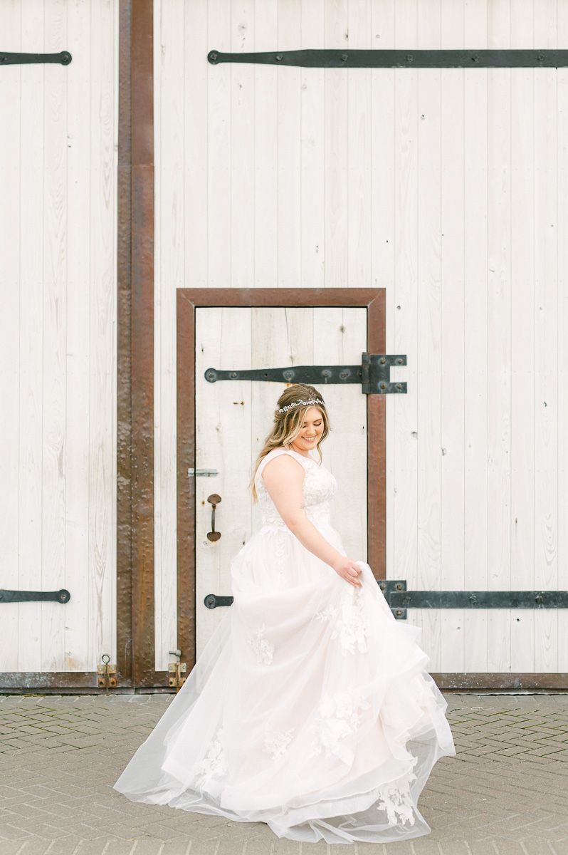 bride posing during Katy, Tx bridals