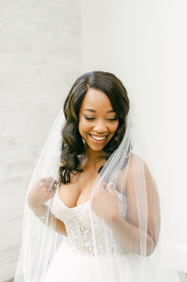 bride holding her veil at Conroe wedding venue