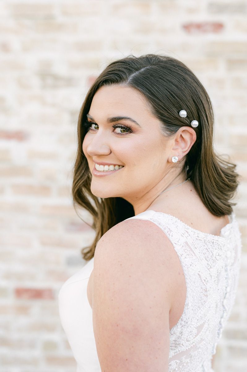 bride with pearls in her hair