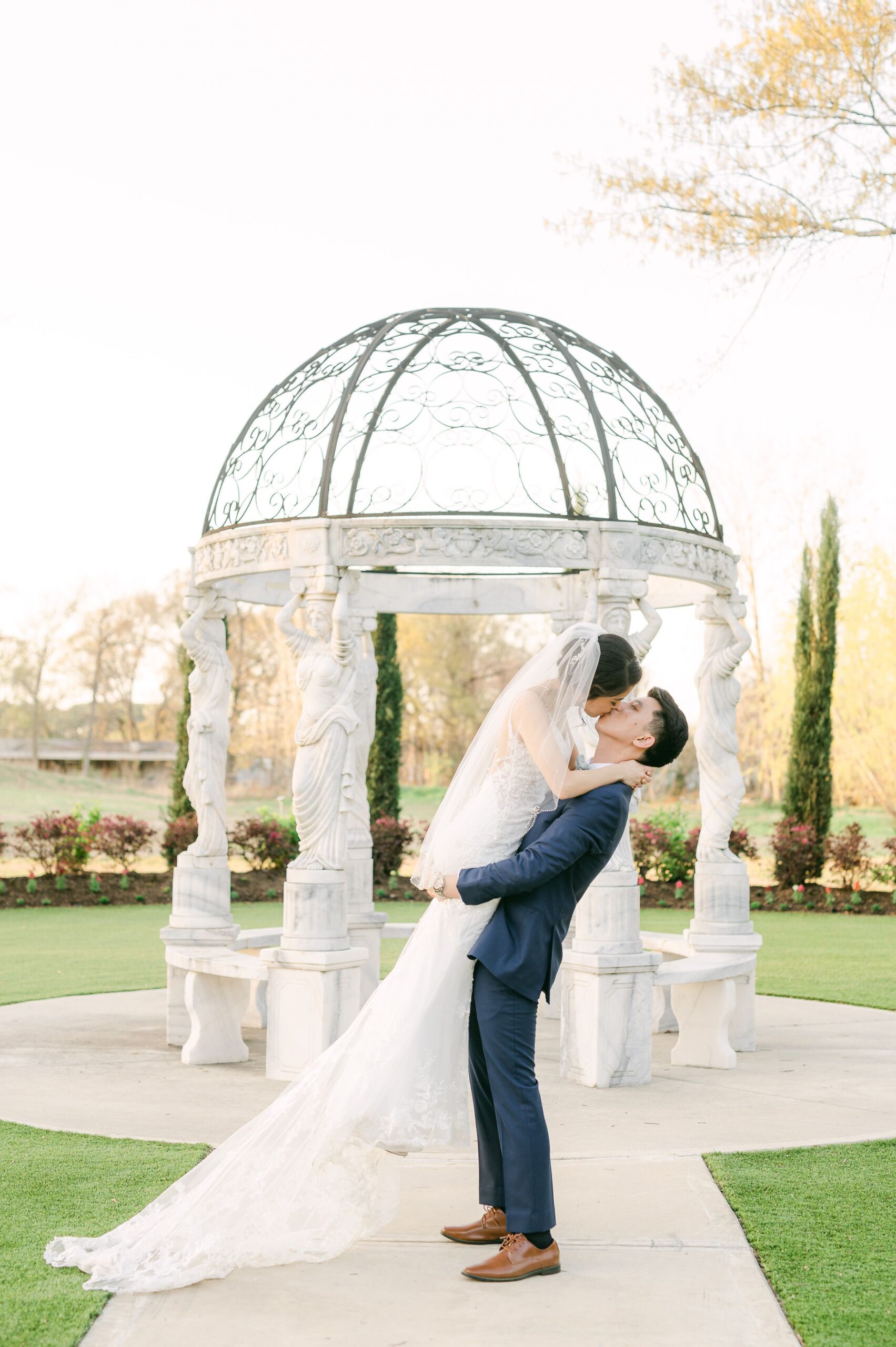 bride and groom kissing at Starshine Texas in Houston