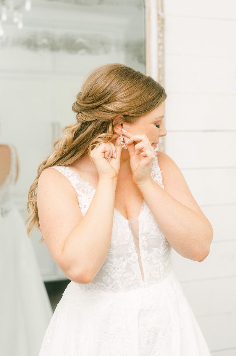 bride getting ready at The Pattison House