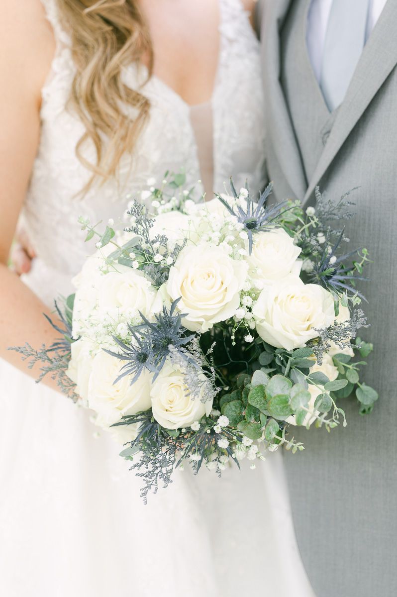 white bridal bouquet