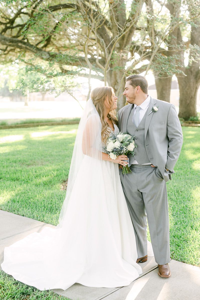 bride and groom under large tree in Pattison, Tx
