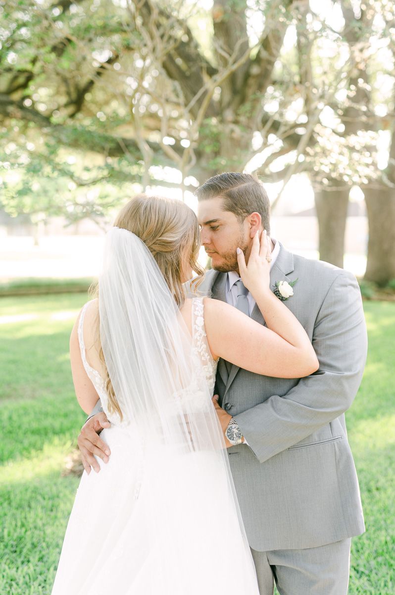 bride and groom under large tree in Pattison, Tx