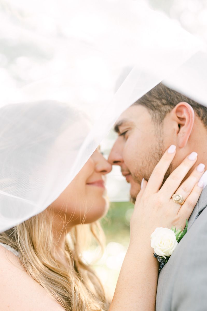 bride and groom under large tree in Pattison, Tx