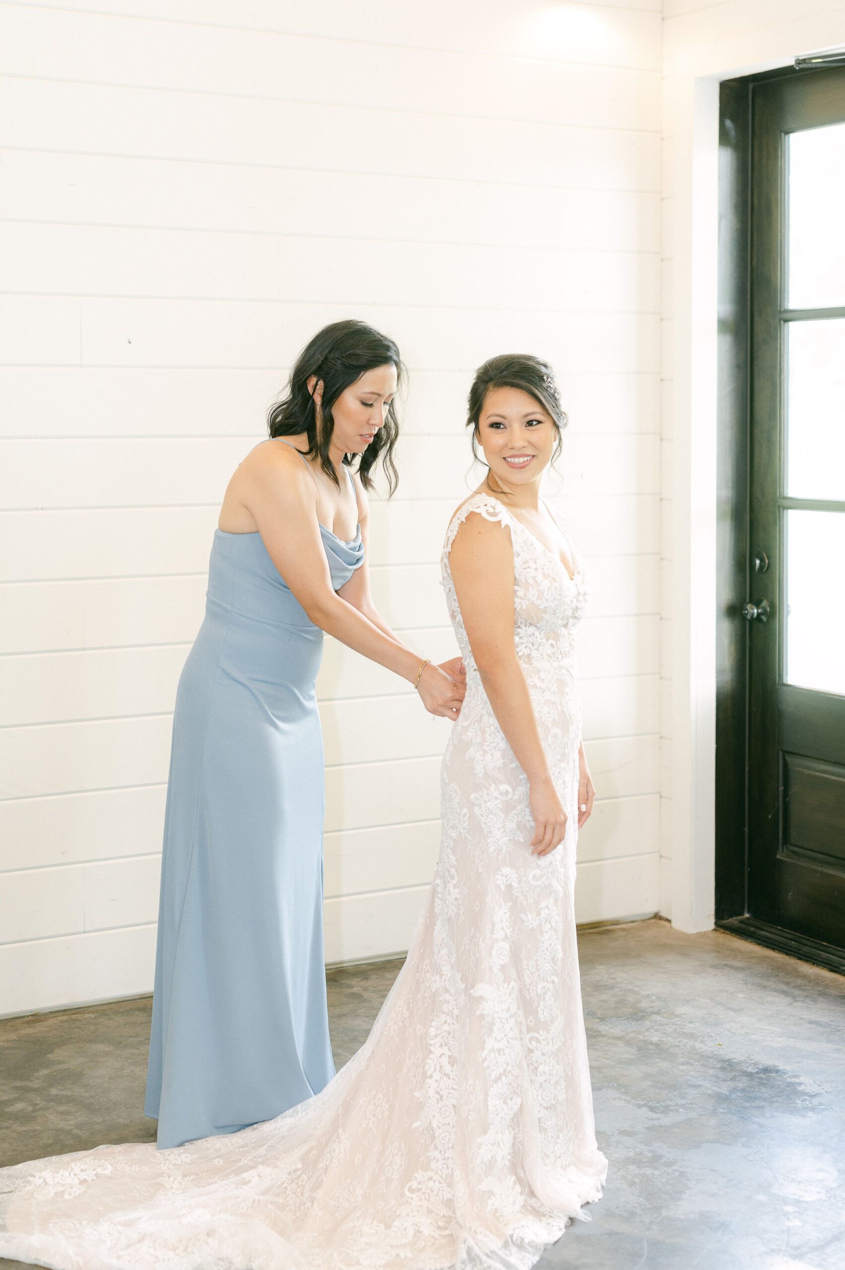 bride getting ready at Willowynn Barn