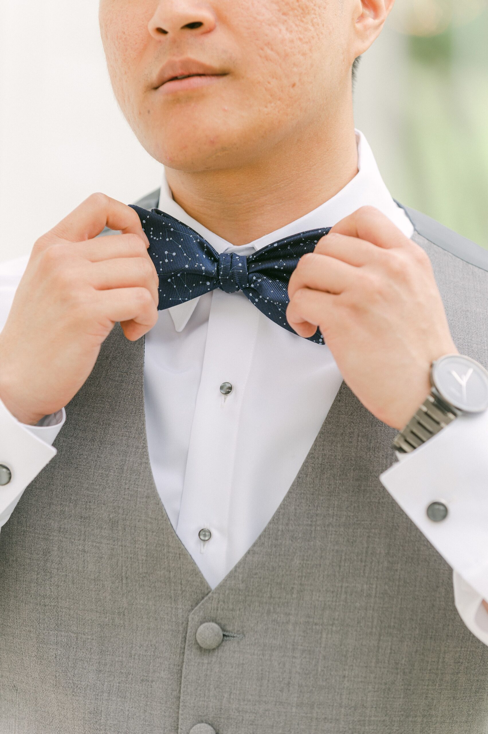 groom getting ready at Willowynn Barn
