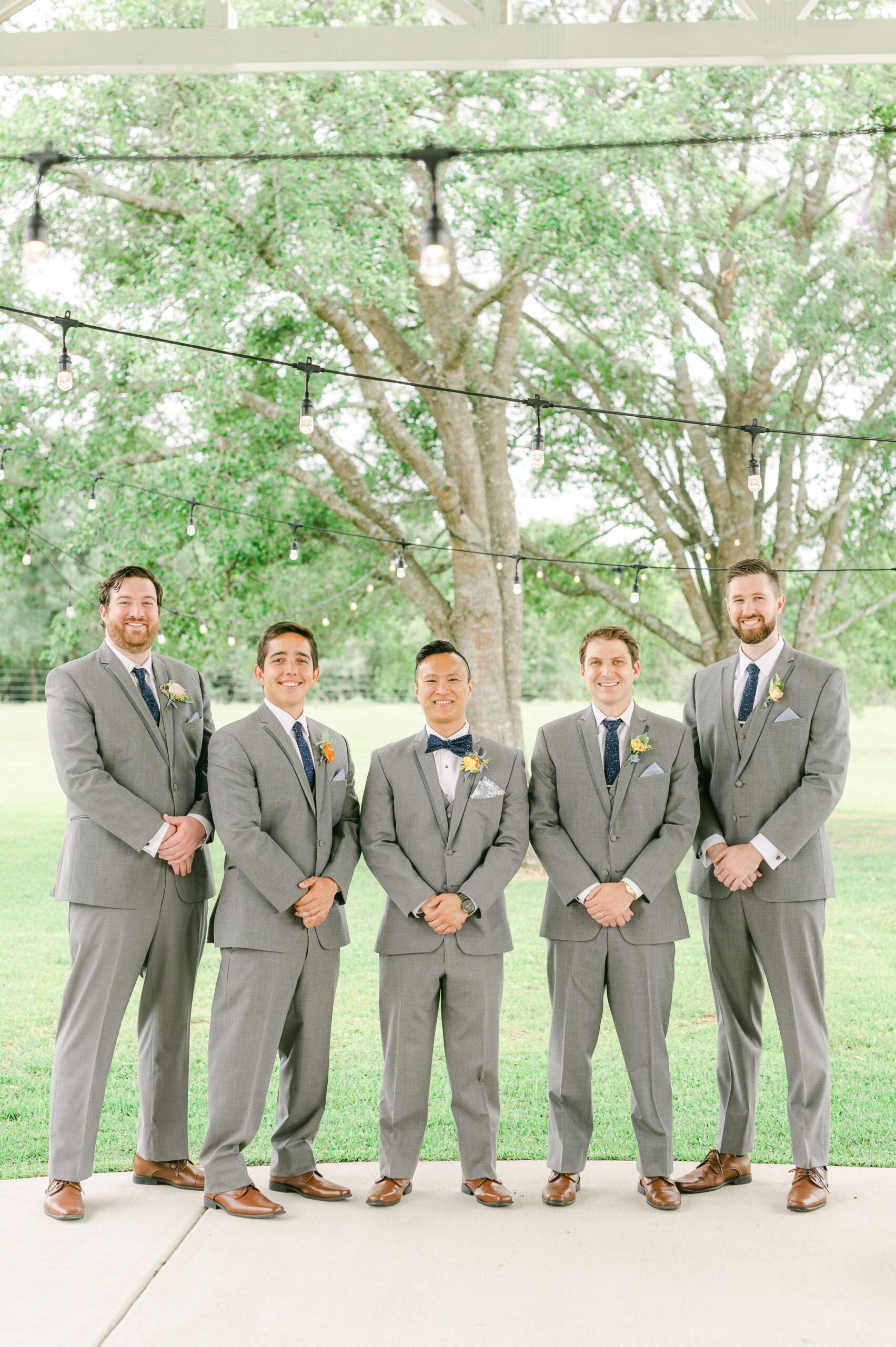 wedding party outside Willowynn Barn for spring wedding
