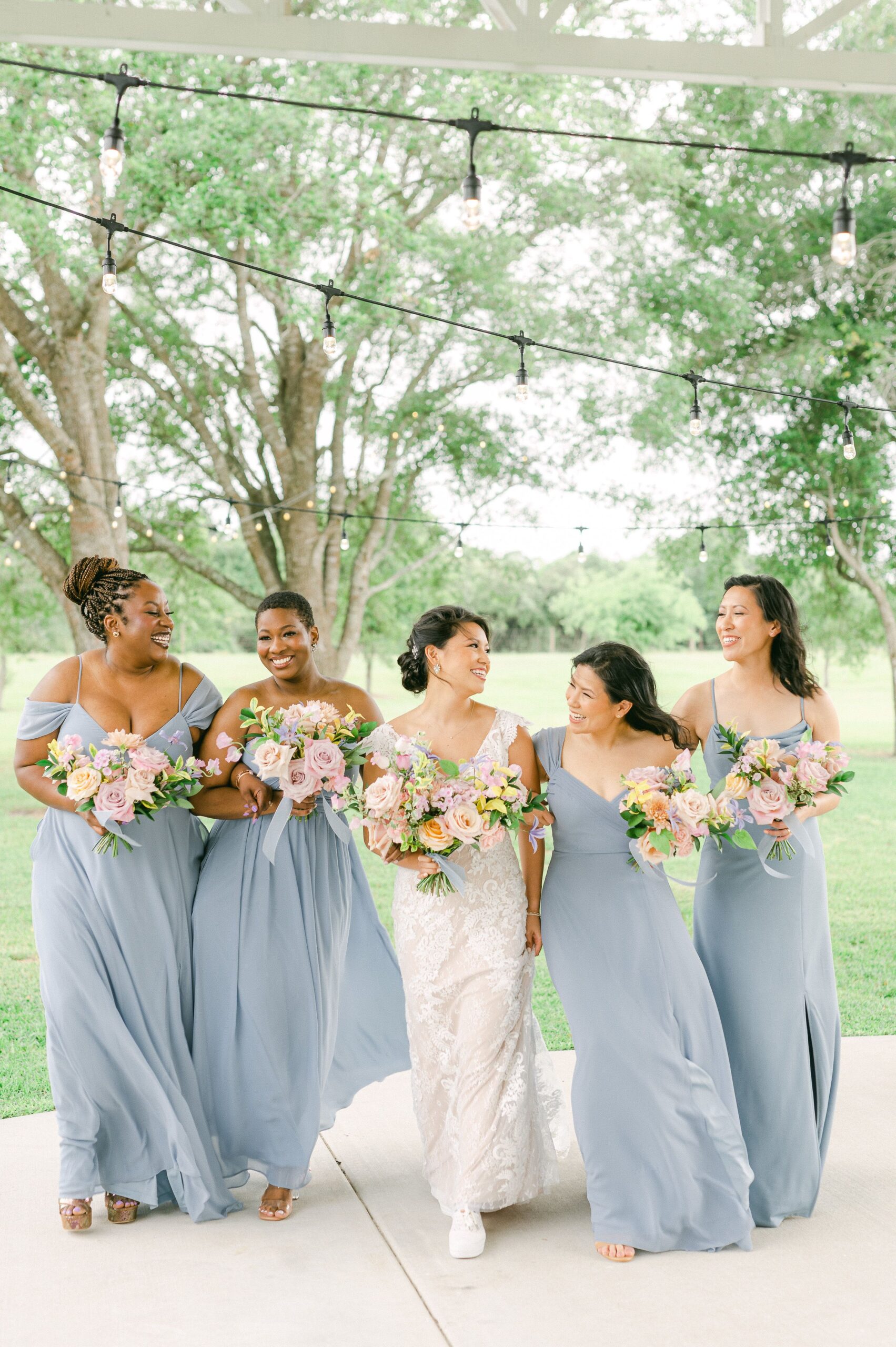 wedding party outside Willowynn Barn for spring wedding