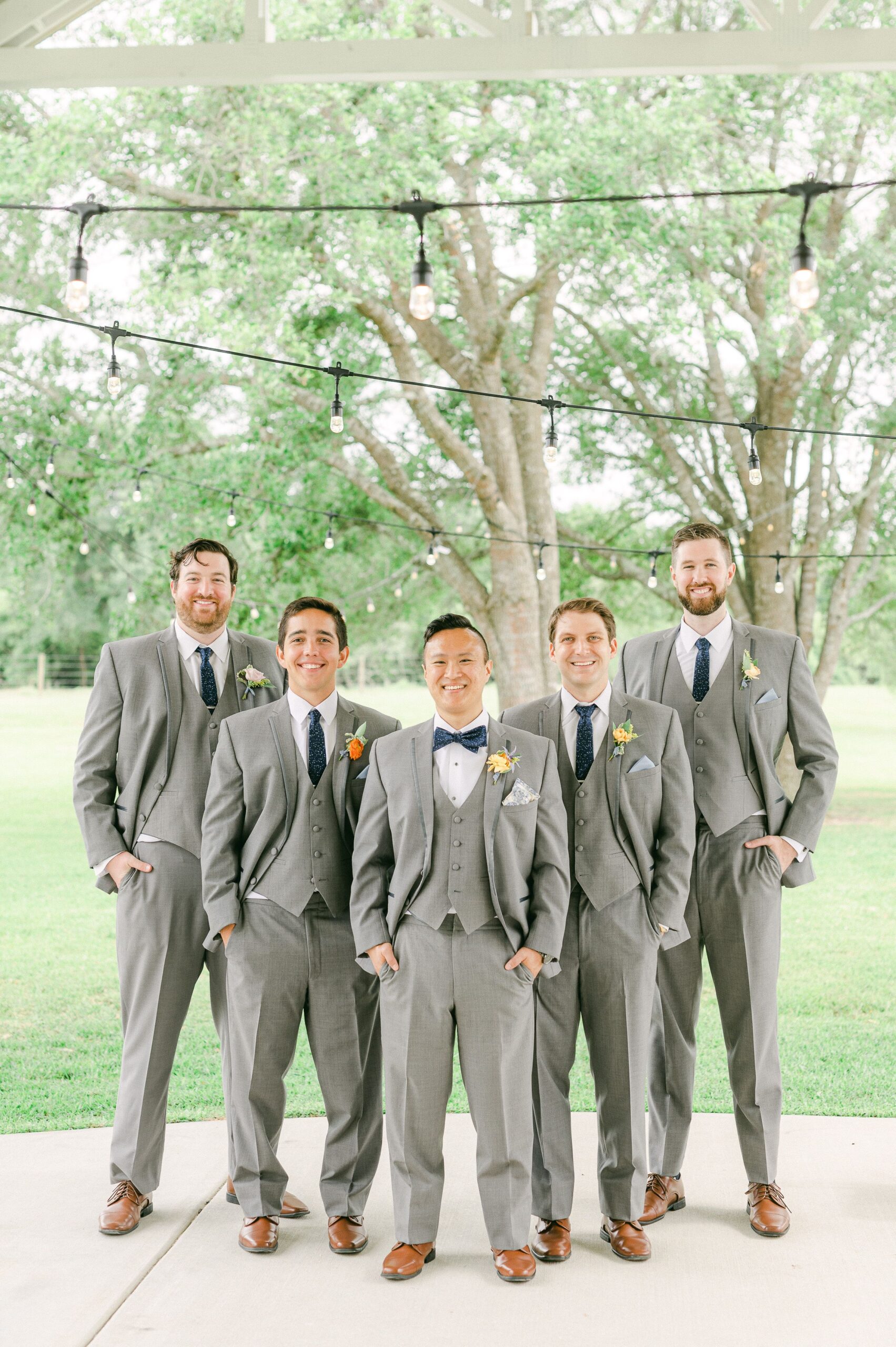 wedding party outside Willowynn Barn for spring wedding