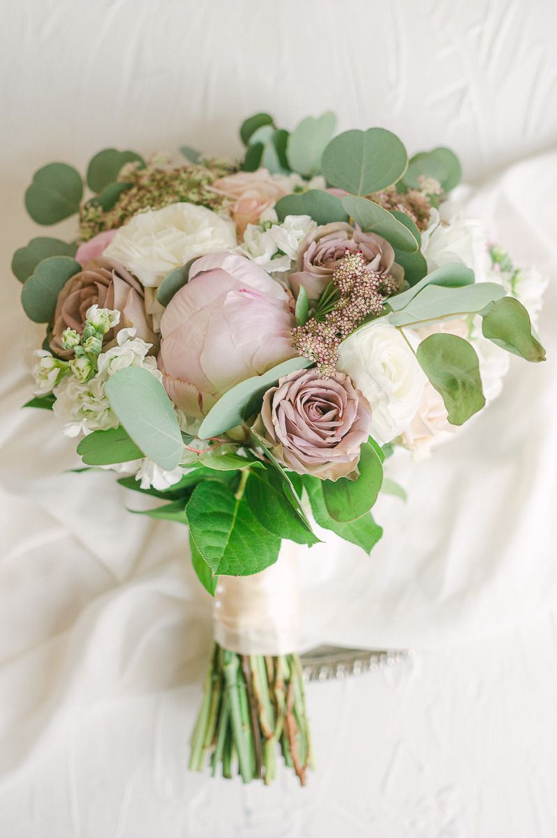 dusty pink and cream bridal bouquet