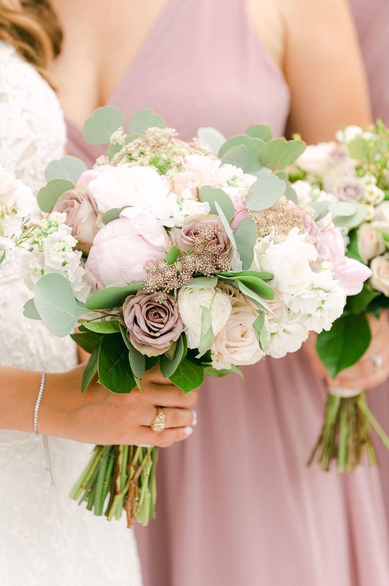 pink and white bridal bouquet