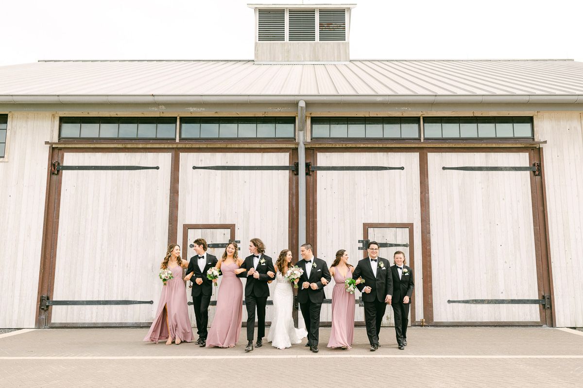 wedding party outside Beckendorff Farms wedding venue