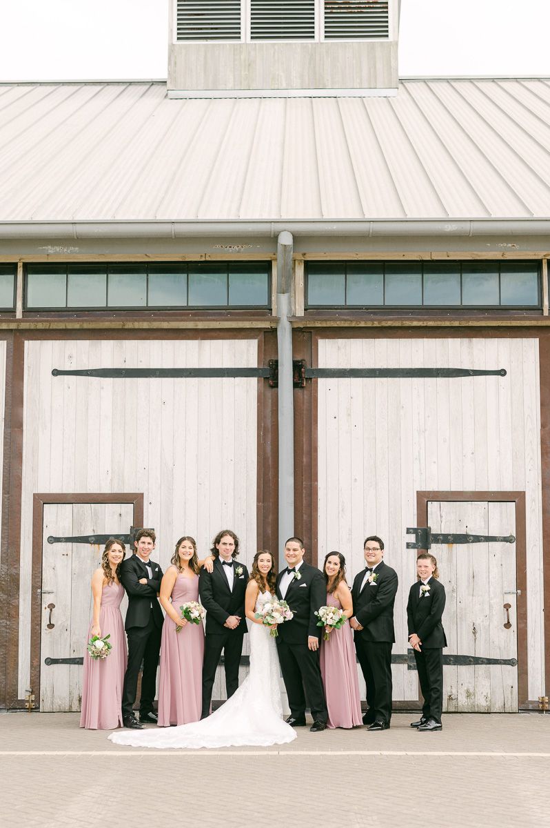 wedding party outside Beckendorff Farms wedding venue