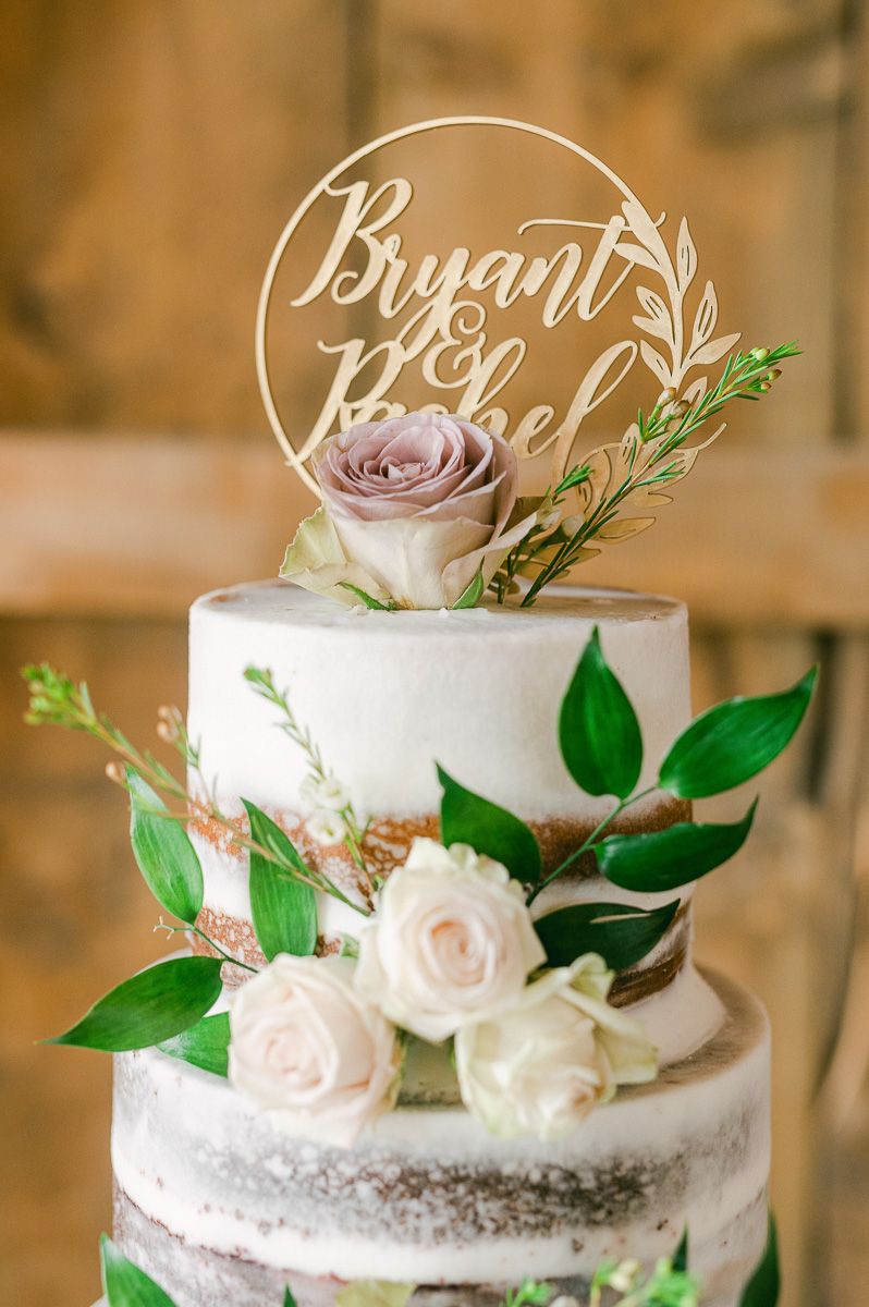 wedding cake at Beckendorff Farms wedding reception