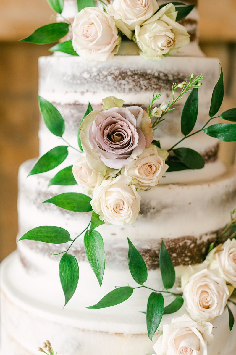 wedding cake at Beckendorff Farms wedding reception