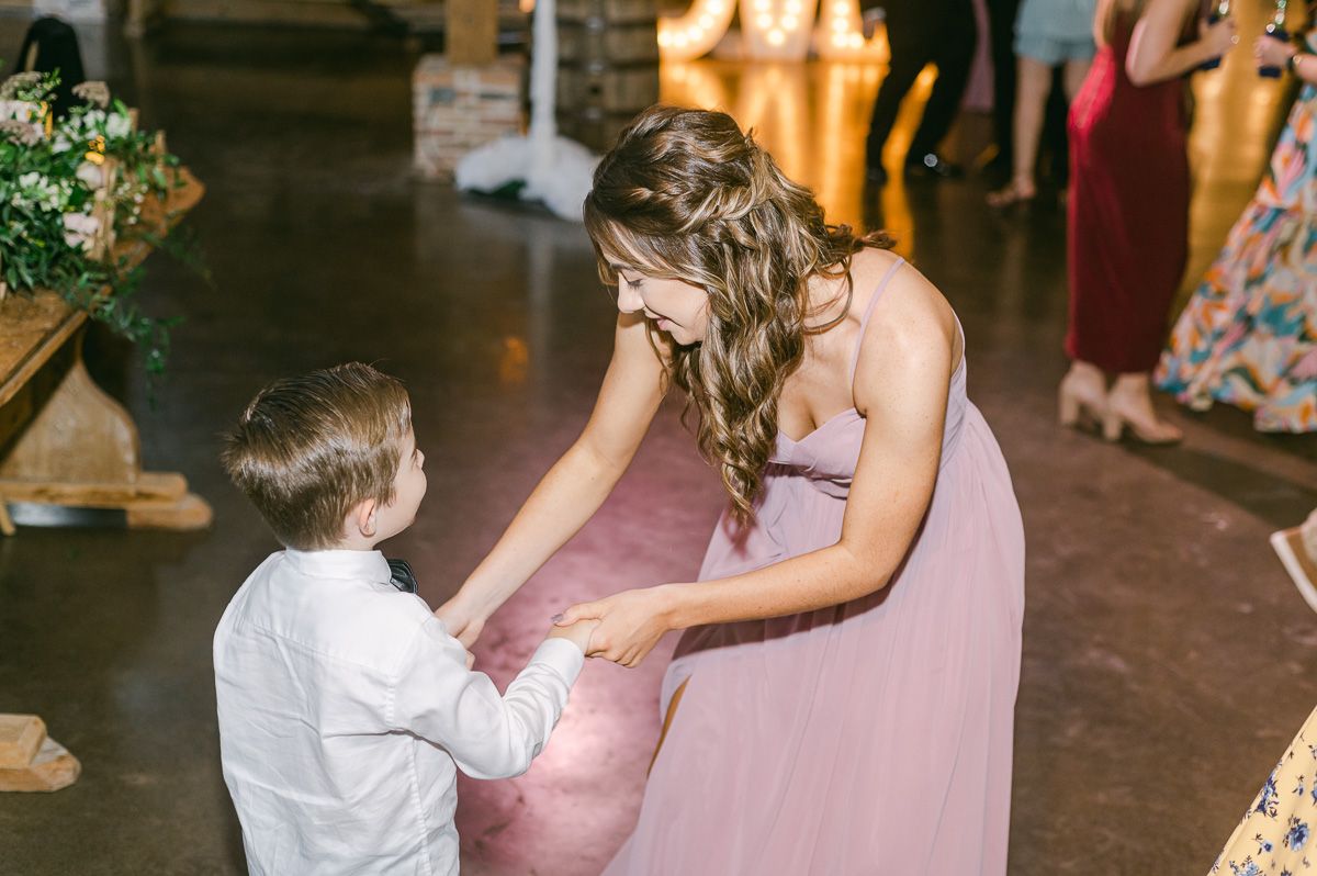 guests dancing at Beckendorff Farms wedding reception