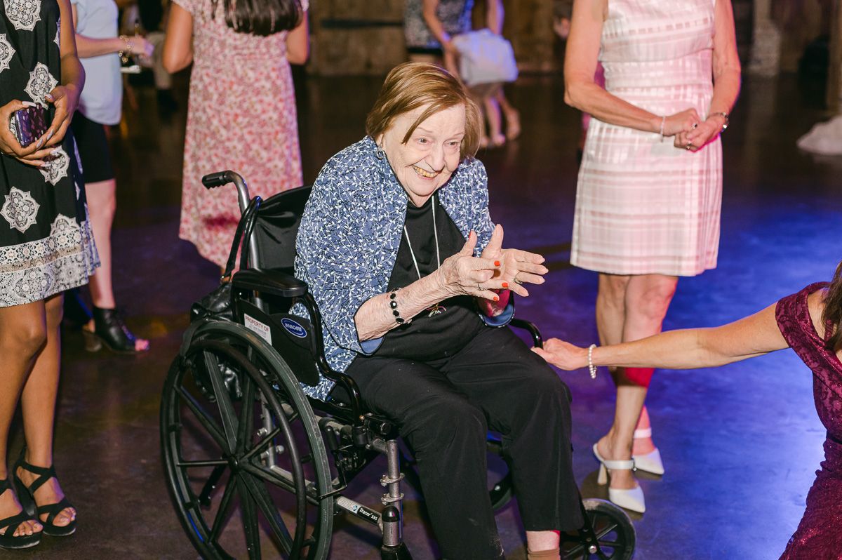 guests dancing at Beckendorff Farms wedding reception