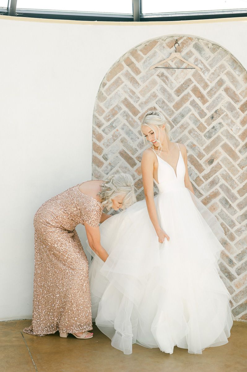 bride getting ready at Iron Manor wedding venue