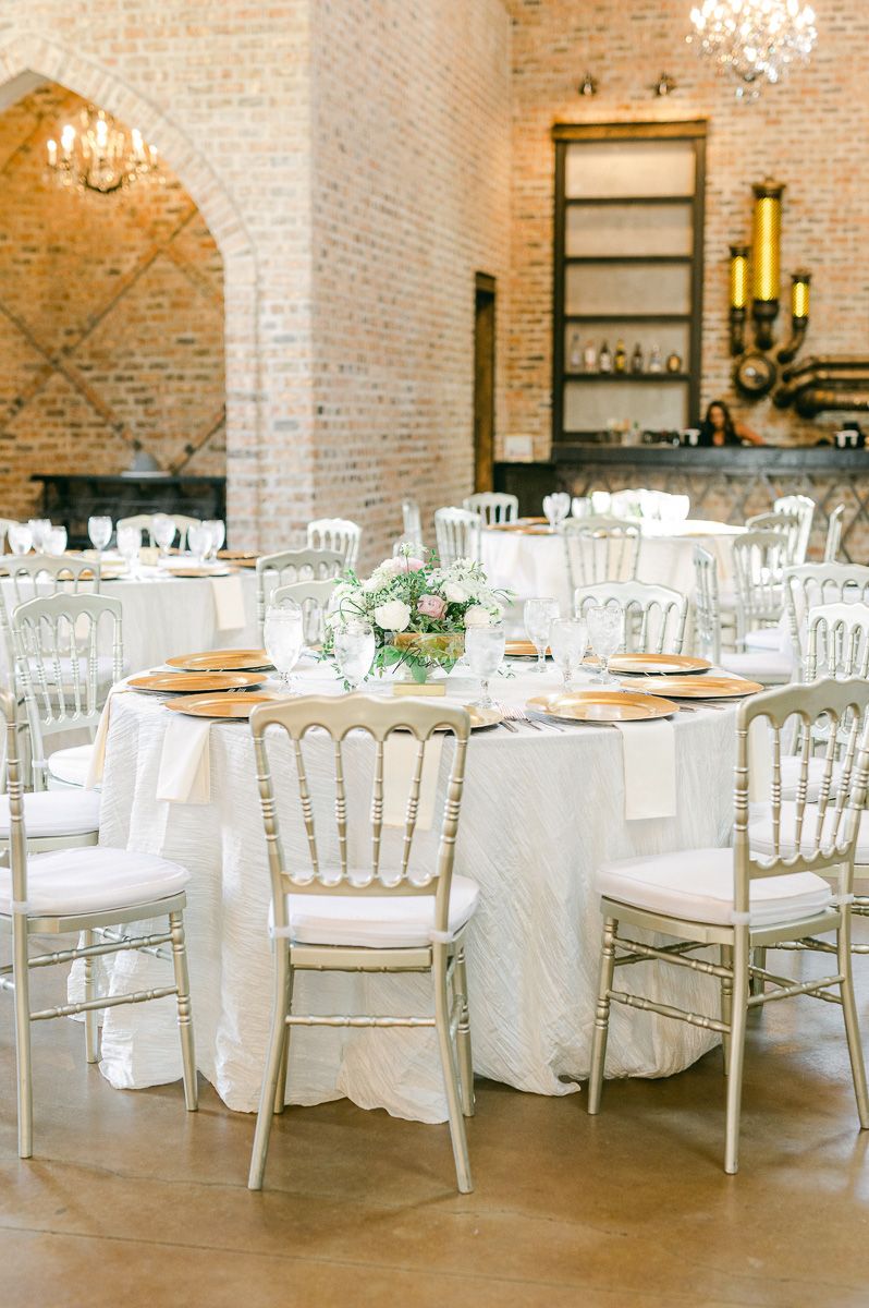 reception table at Montgomery, Tx wedding