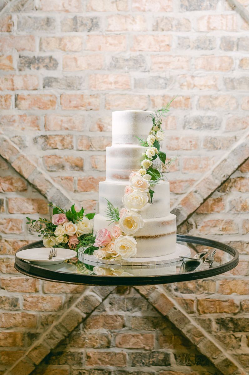 wedding cake at Montgomery, Tx wedding