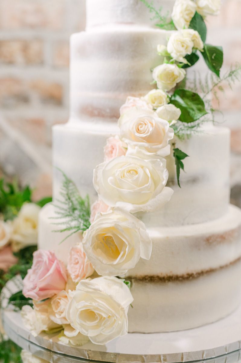 wedding cake at Montgomery, Tx wedding