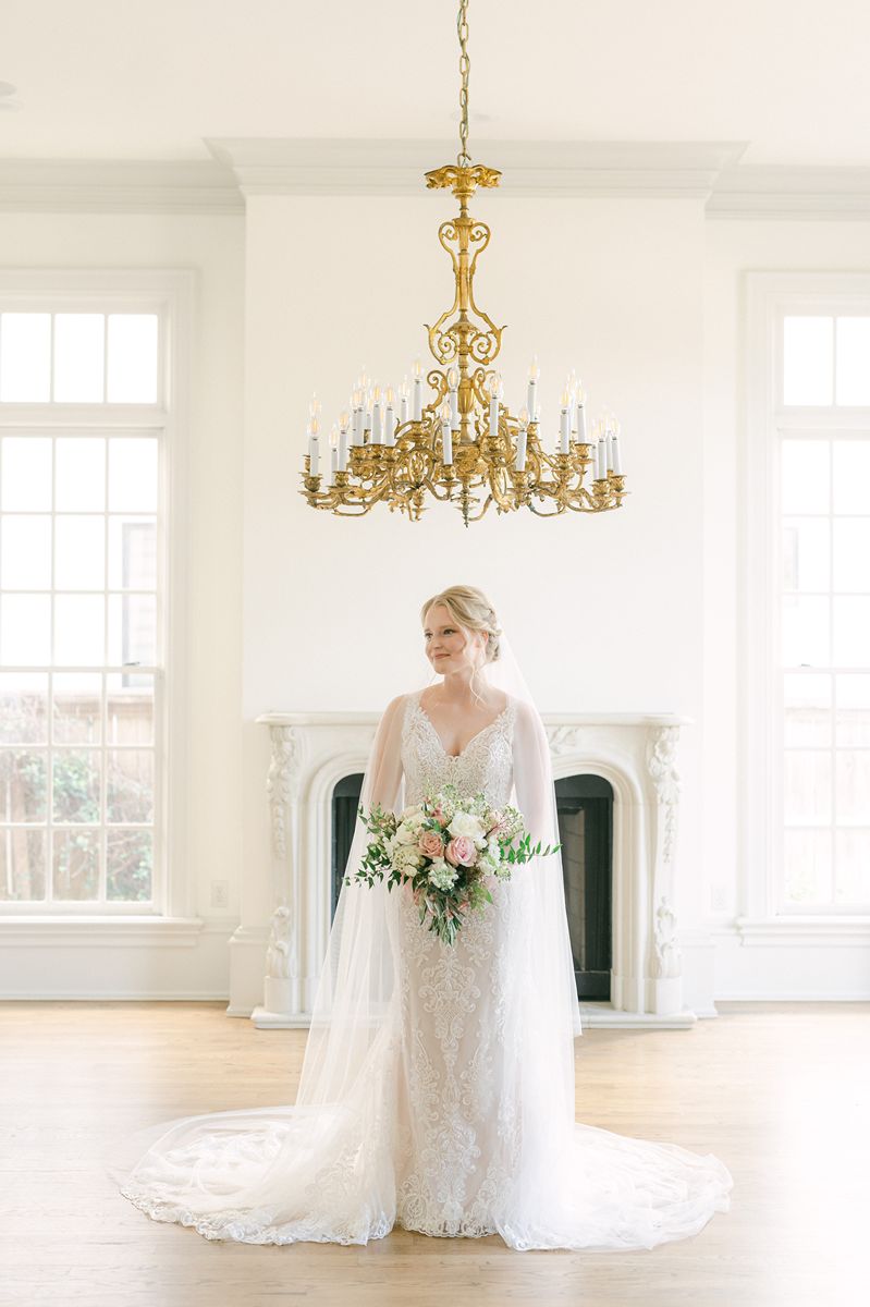 bride wearing long veil in Houston, Tx