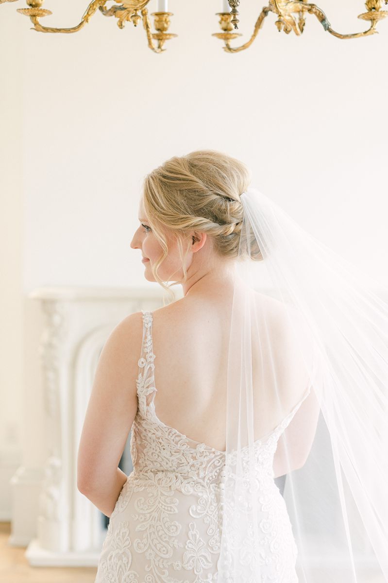 bride wearing long veil in Houston, Tx