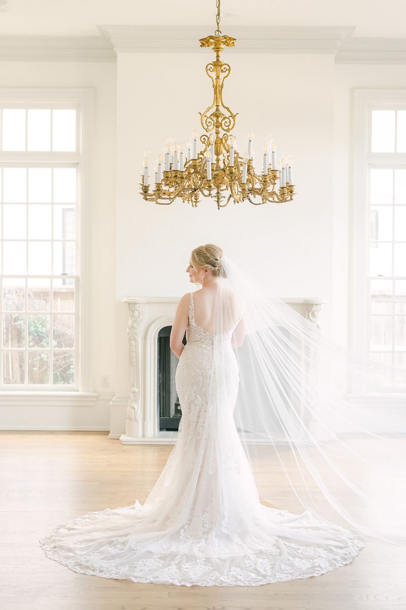 bride wearing long veil in Houston, Tx