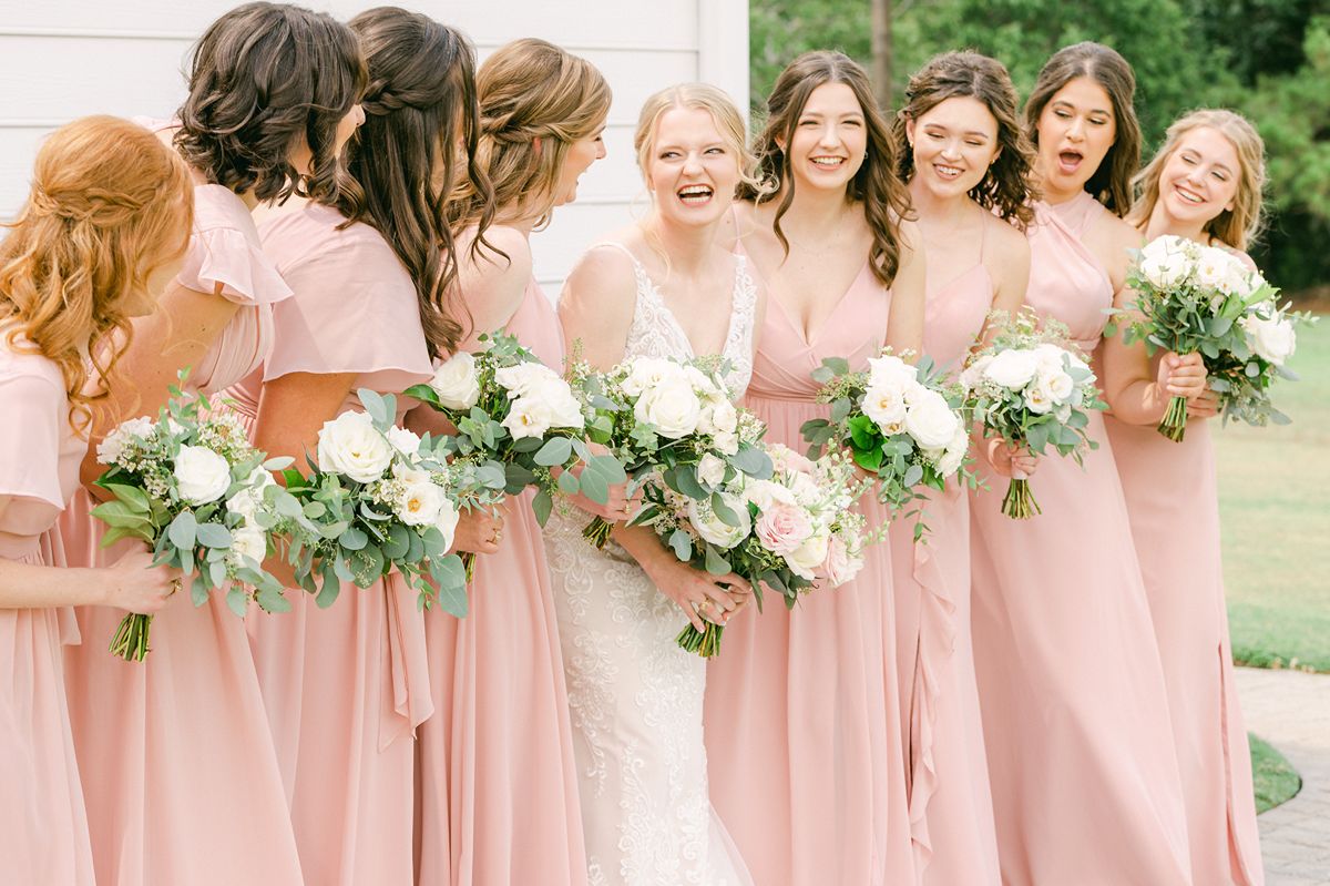 bridesmaids outside Venue 311 Plantersville Tx