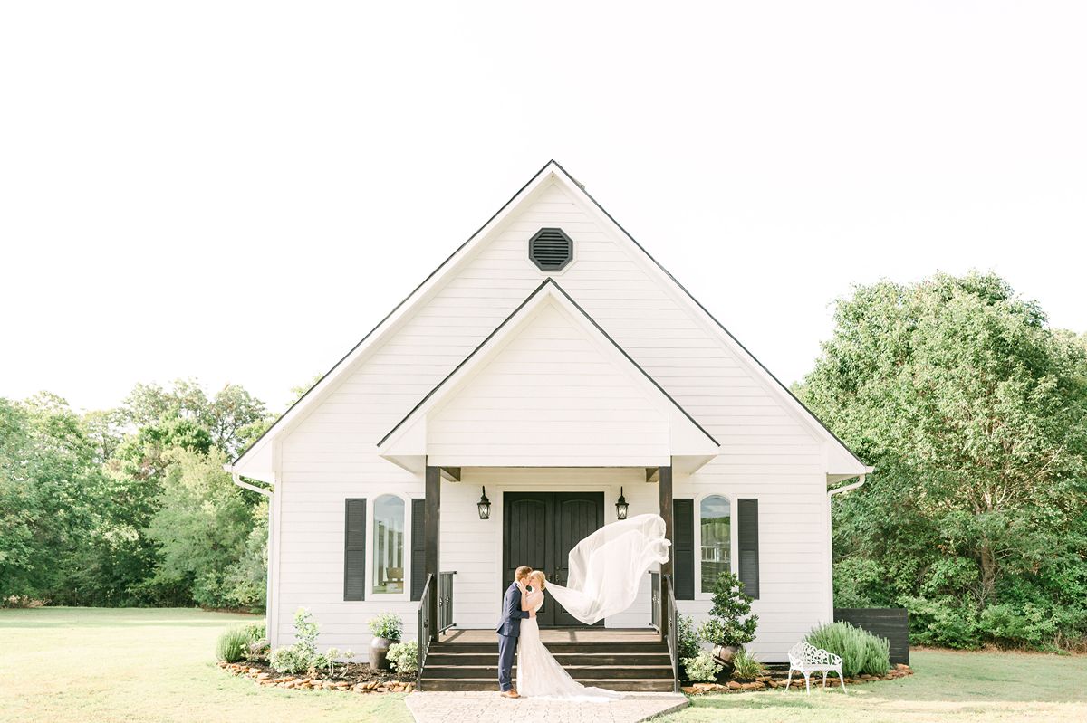 bride and groom in front Venue 311 Plantersville Tx