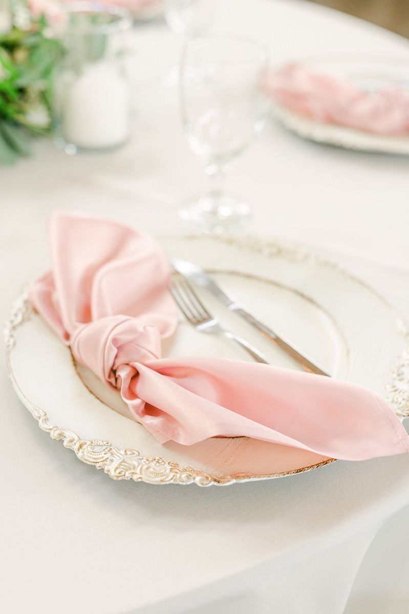 wedding reception table with pink details at Venue 311 Plantersville Tx
