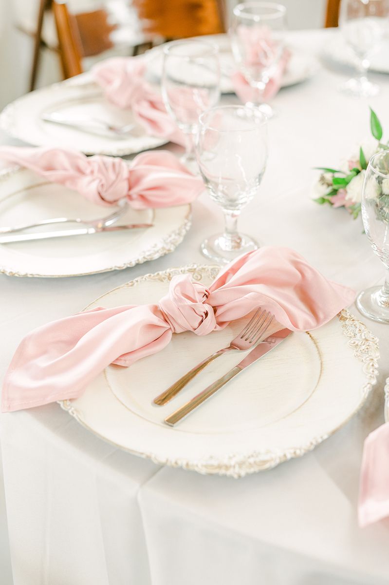 wedding reception table with pink details at Venue 311 Plantersville Tx