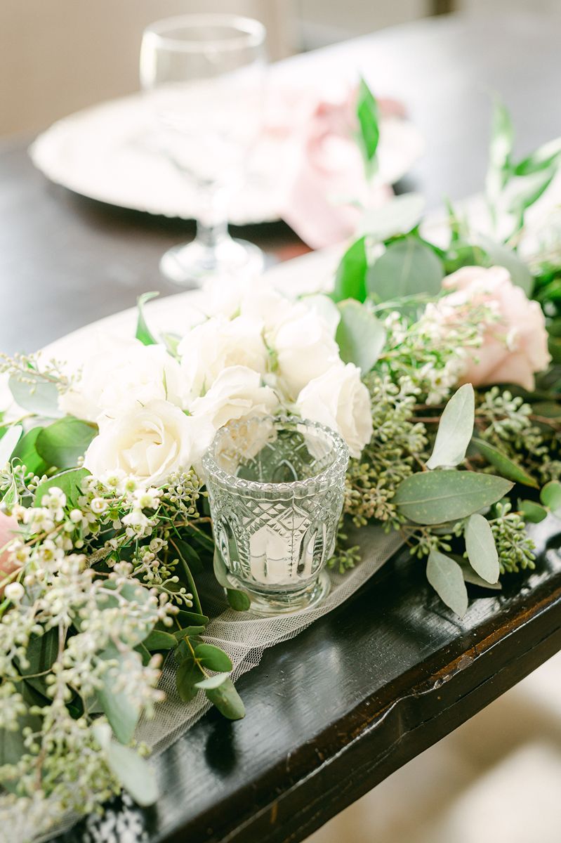wedding reception table with pink details at Venue 311 Plantersville Tx