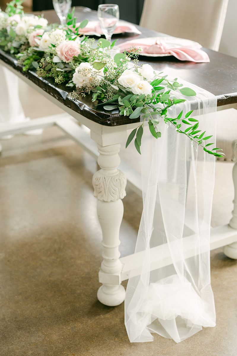 wedding reception table with pink details at Venue 311 Plantersville Tx