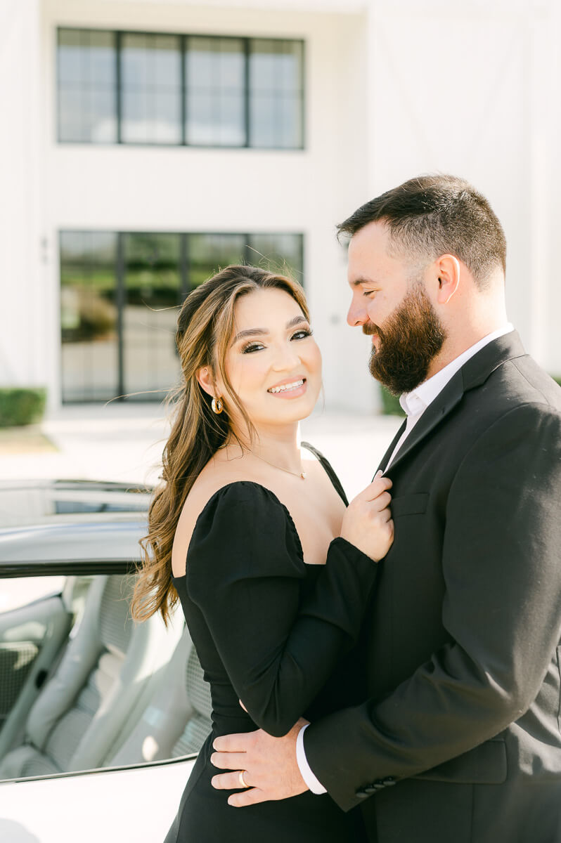 couple in front of The Farmhouse by Houston wedding photographer Eric & Jenn Photography