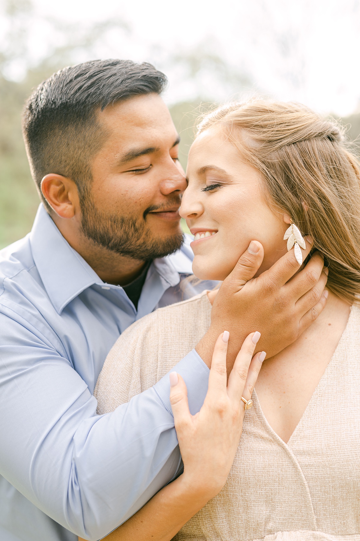 a couple at their engagement session by Houston wedding photographer Eric & Jenn Photography