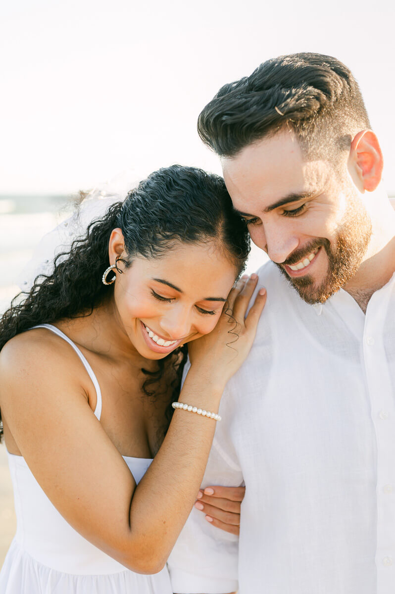 couple on Galveston beach by Houston wedding photographer Eric & Jenn Photography