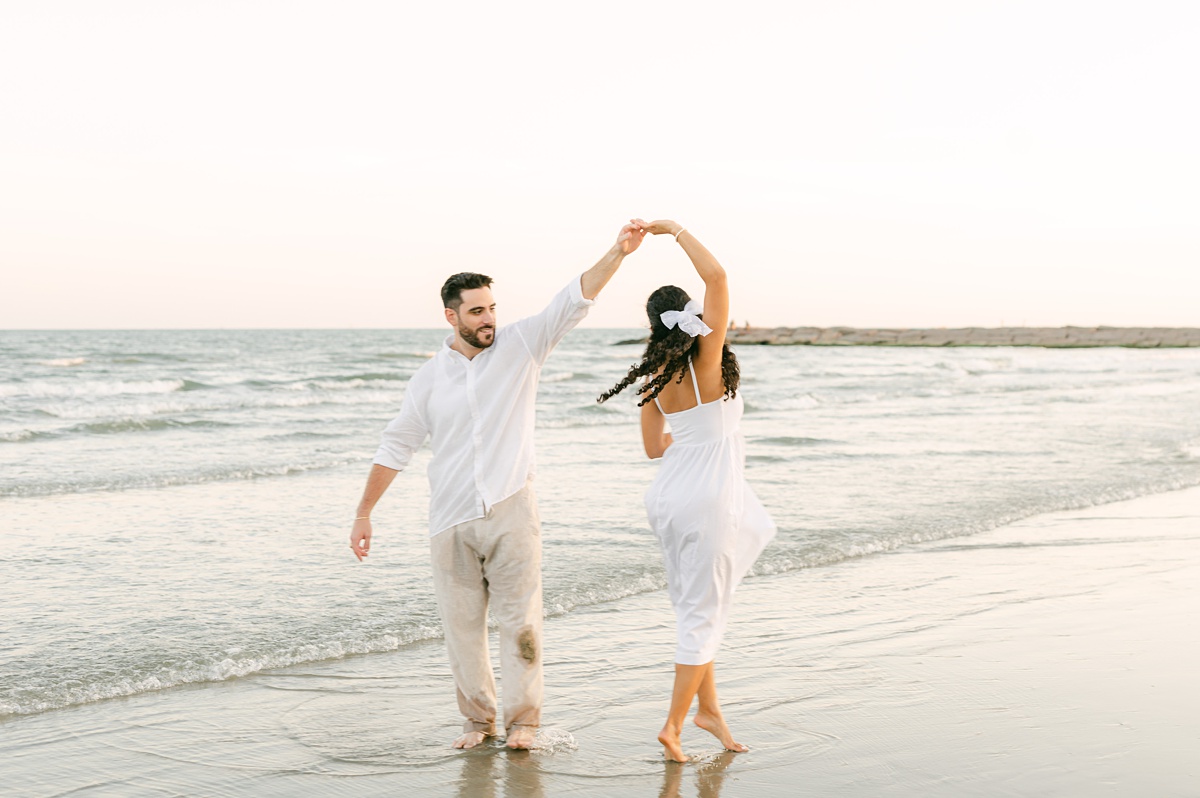 Couple dancing on the beach by Houston wedding photographer Eric & Jenn Photography