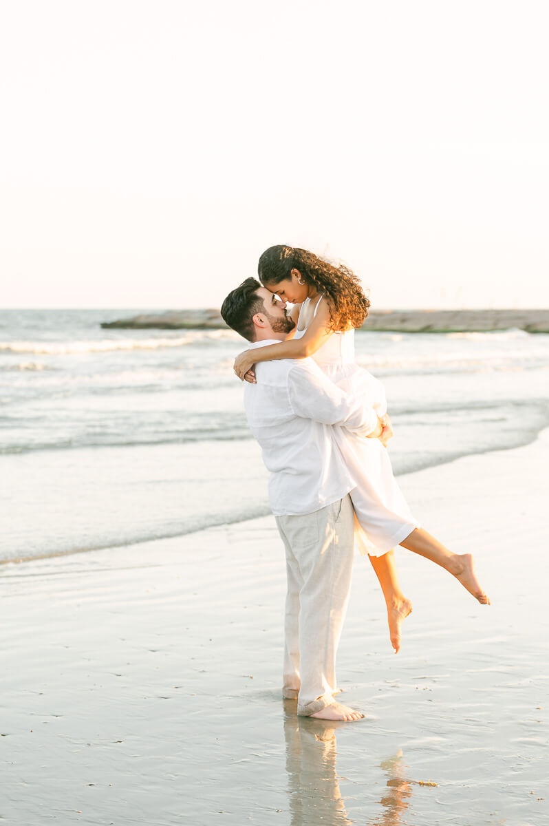 Couple dancing on the beach by Houston wedding photographer Eric & Jenn Photography