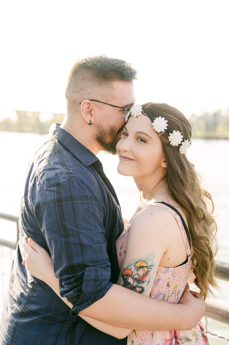 a couple cuddling at the kemah boardwalk