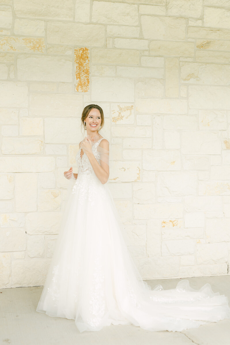 a bride at her briscoe manor photography session