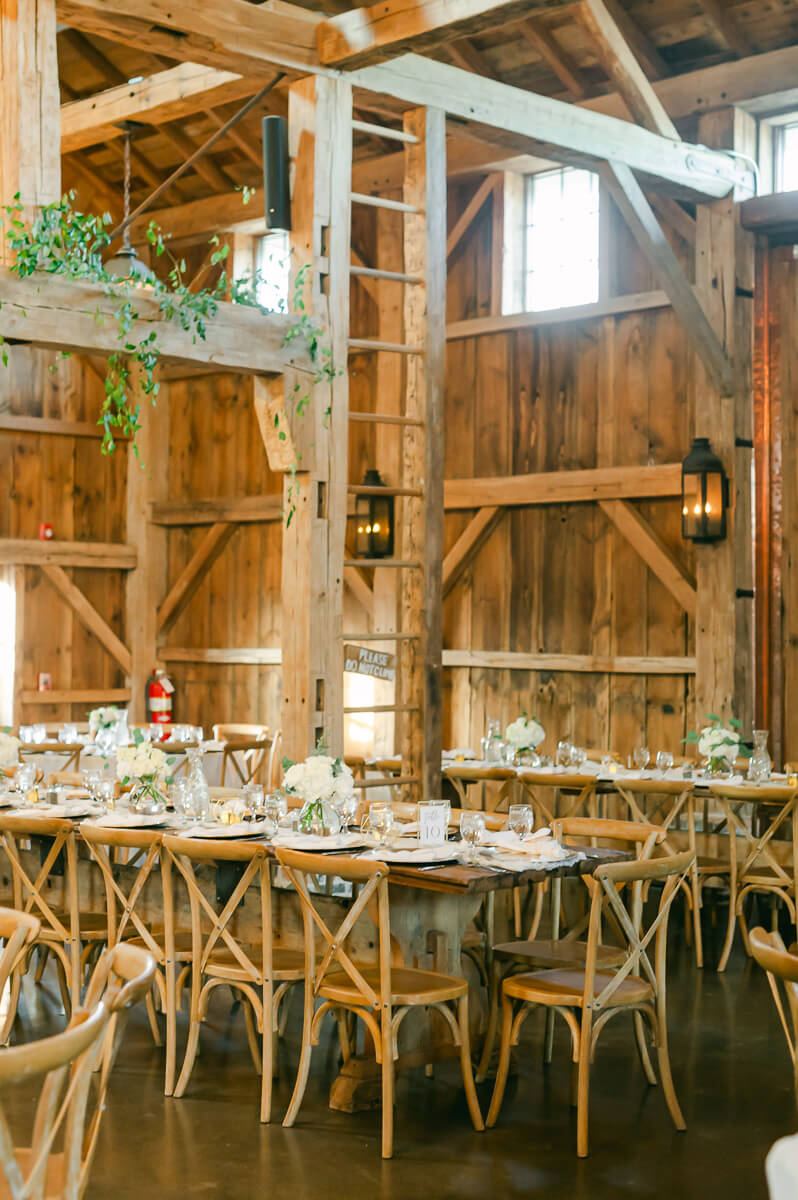 wedding reception at beckendorff farms katy texas by houston wedding photographer eric and jenn photography