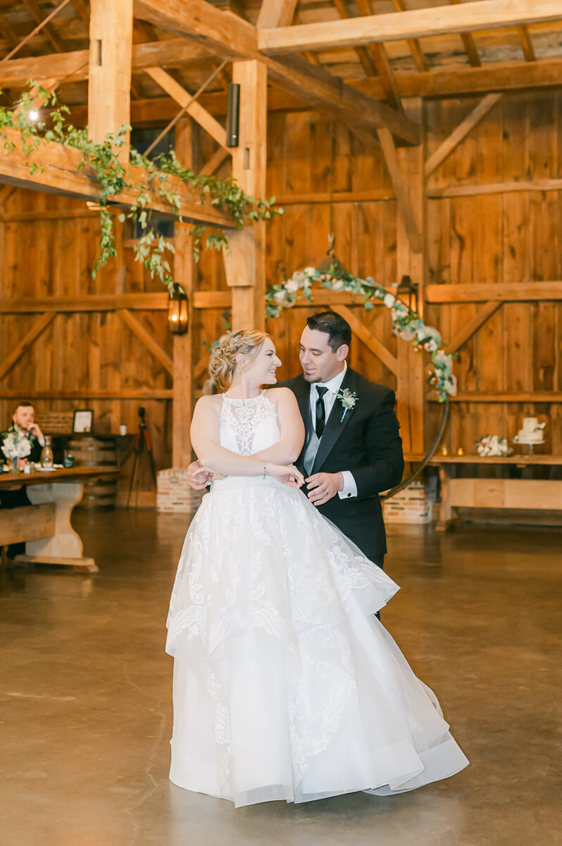 wedding reception at beckendorff farms katy texas by houston wedding photographer eric and jenn photography