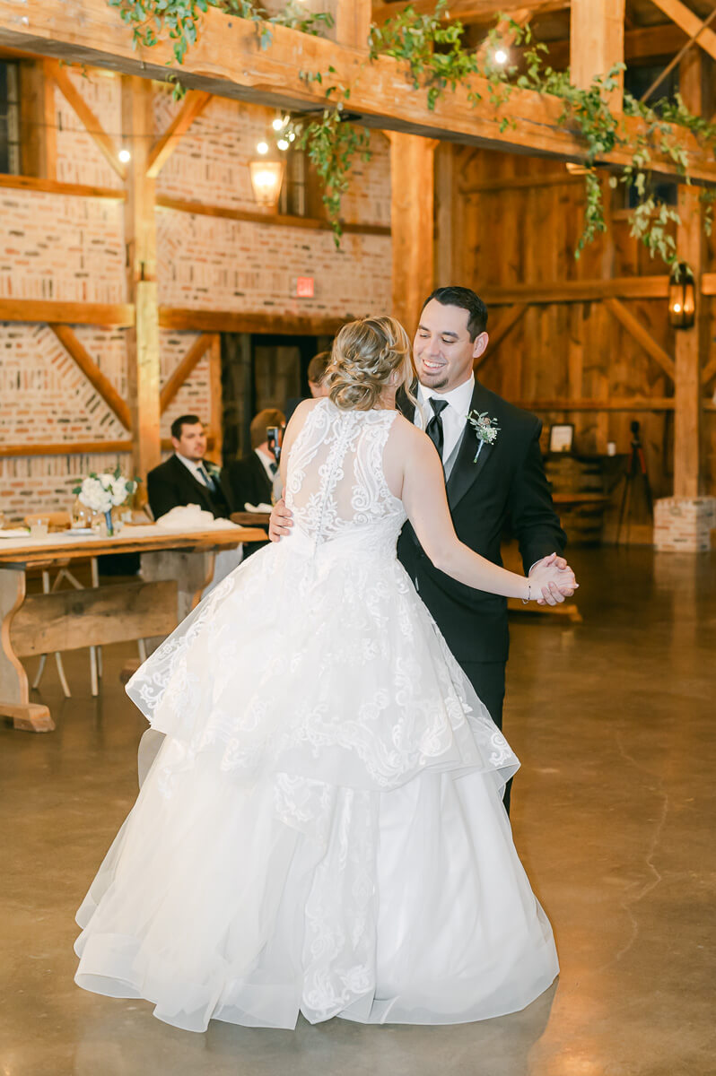 wedding reception at beckendorff farms katy texas by houston wedding photographer eric and jenn photography