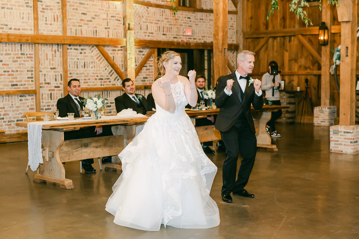 wedding reception at beckendorff farms katy texas by houston wedding photographer eric and jenn photography